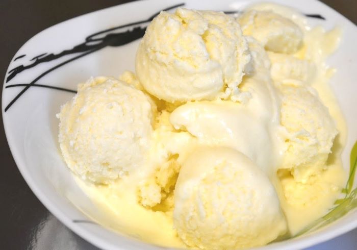Йогуртове морозиво з квiтiв бузини